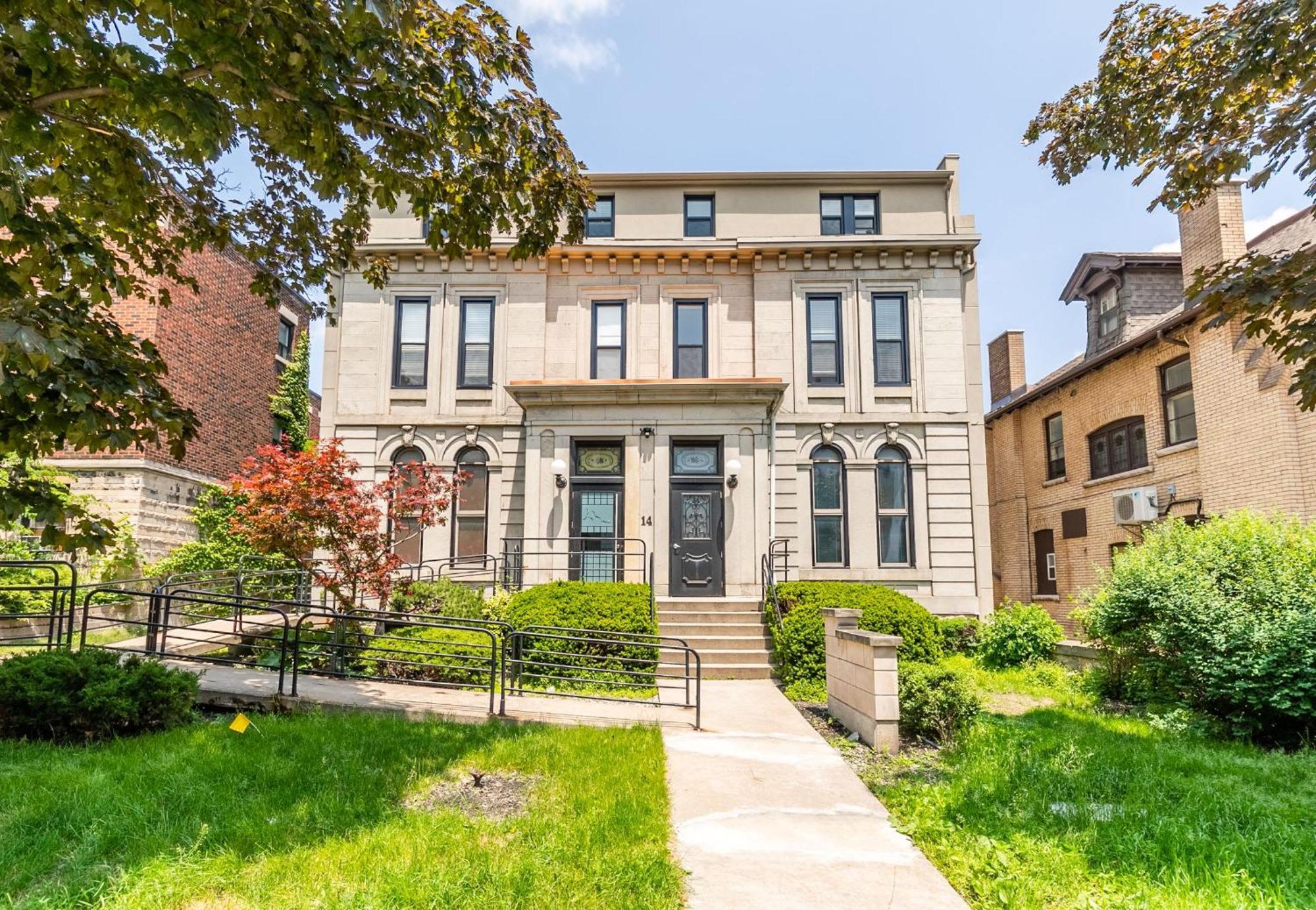 Modern Apartment On James St South Hamilton Exterior photo